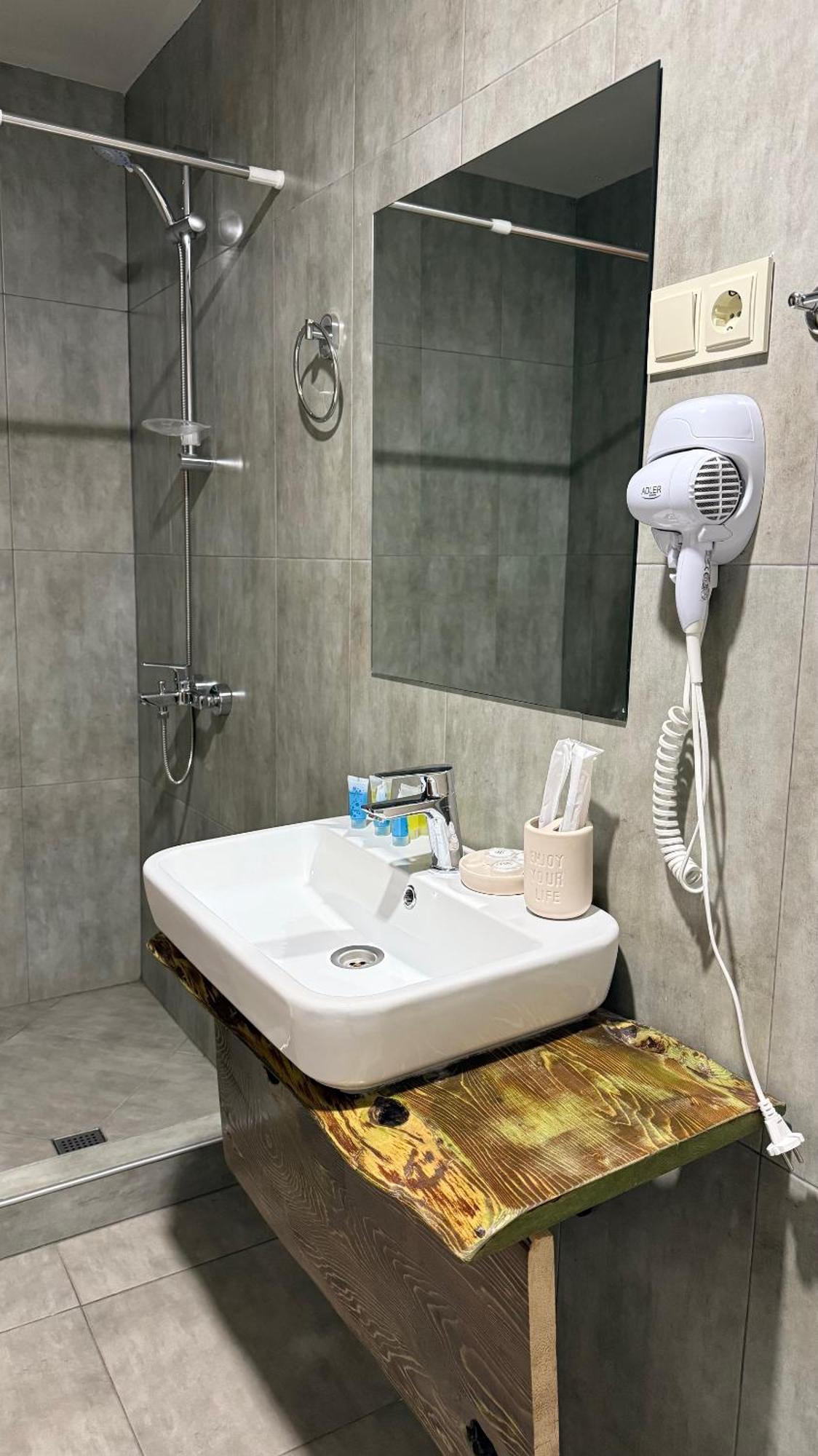 Hotel Ailama Местия Екстериор снимка
