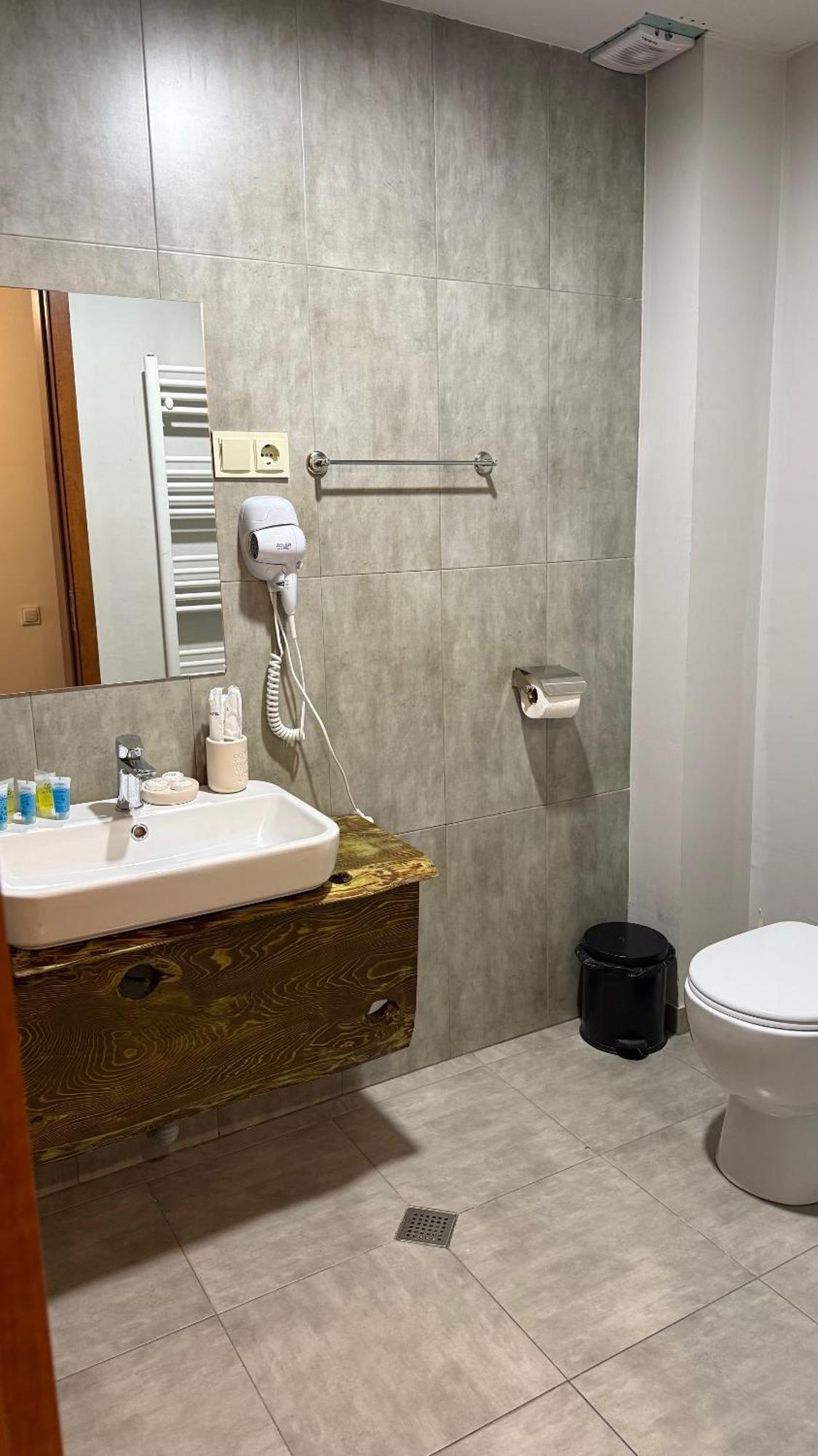 Hotel Ailama Местия Екстериор снимка